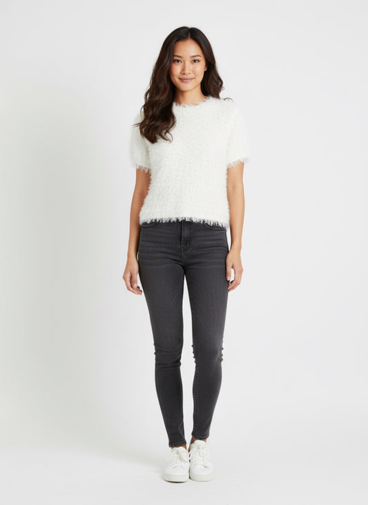 FLUFFY WHITE TOP
